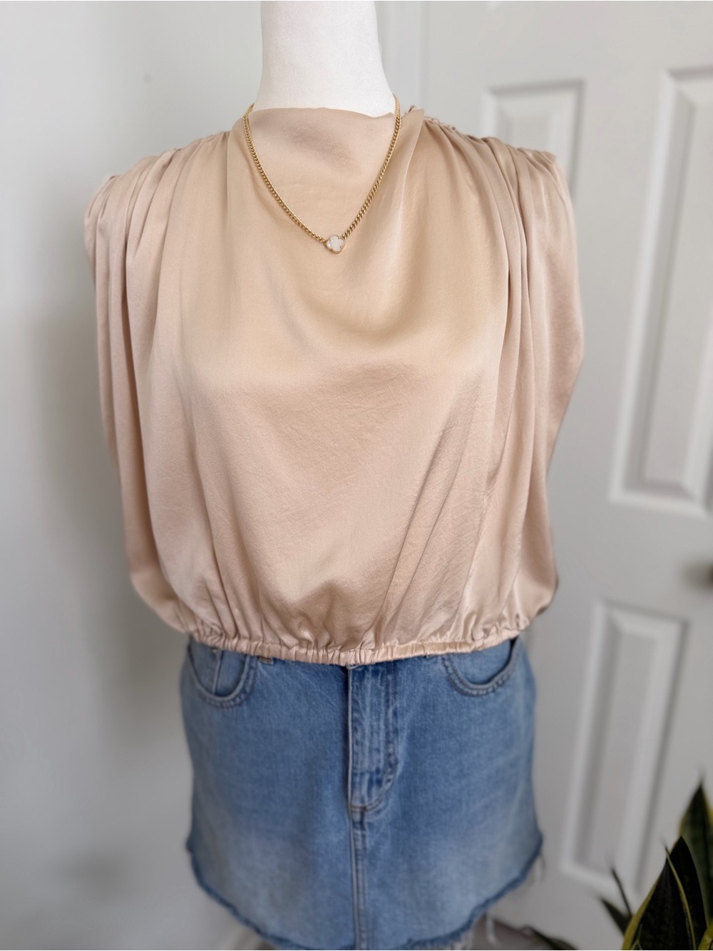 The Sei 100% Silk Champagne Cowl Neck Blouson Top Womens Size 4 - Picture 2 of 10
